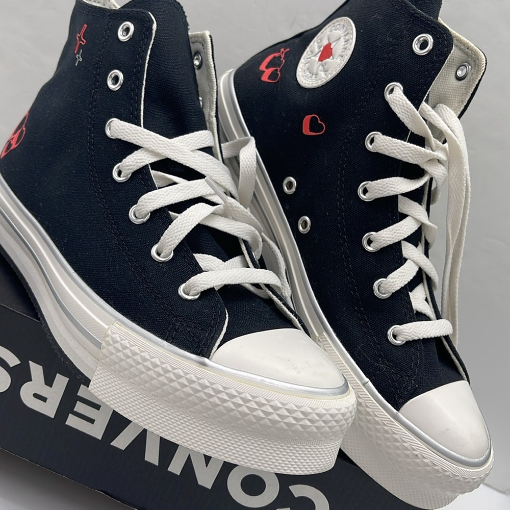 Converse WMNS High-Tops w Red Heart Details
CTAS EVA LIFT HI
BLACK/VINTAGE WHITE - Picture 6 of 16